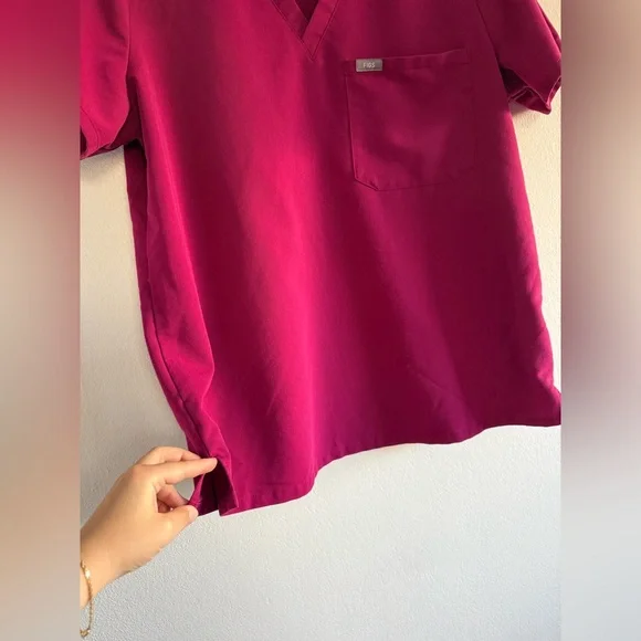 FIGS Catarina One-Pocket Scrub Top Magenta Limited Edition Size Large - Picture 6 of 7